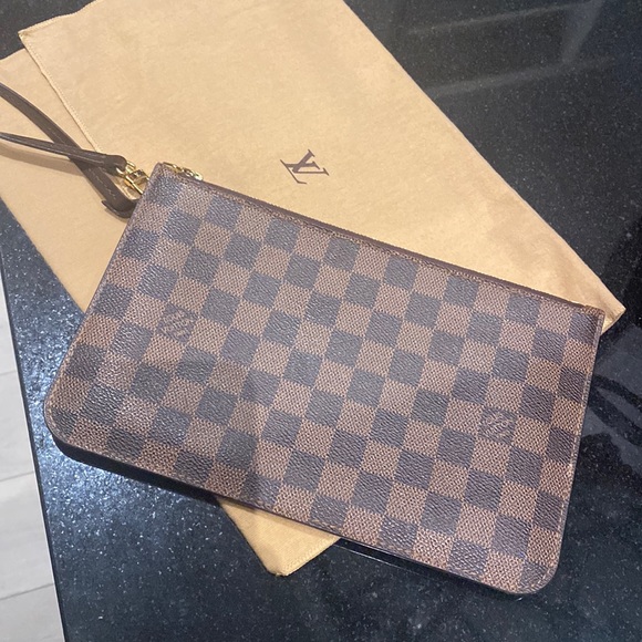 Louis Vuitton Handbags - Louis Vuitton Neverfull Pochette